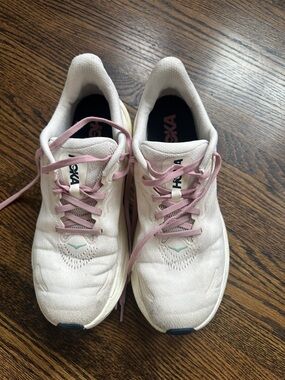 Hoka Arahi 8 stability running shoe